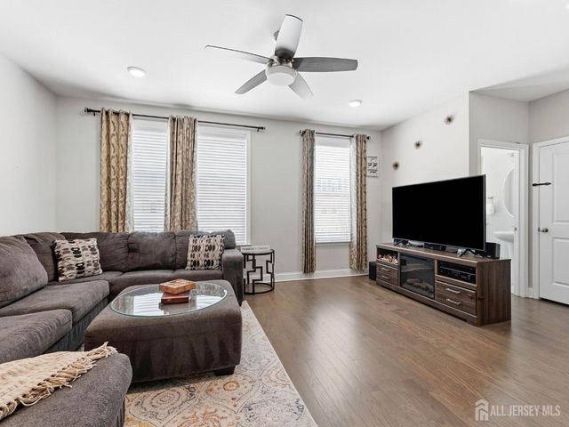 33 Sullivan Way, Evesham, NJ 08053