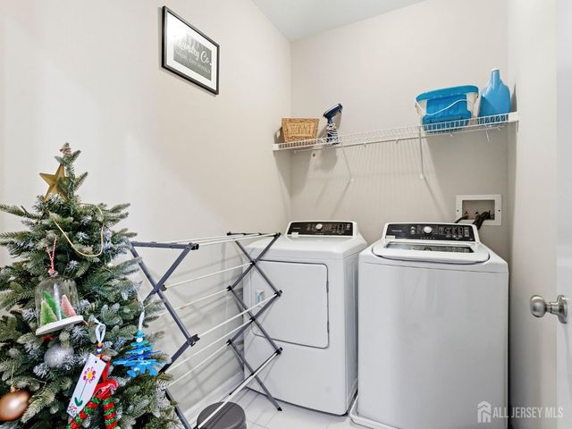 33 Sullivan Way, Evesham, NJ 08053