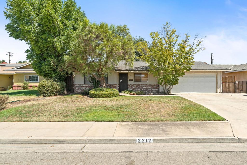 Image 1 of property listing at 2212 Goldridge Street, Selma, CA 93662