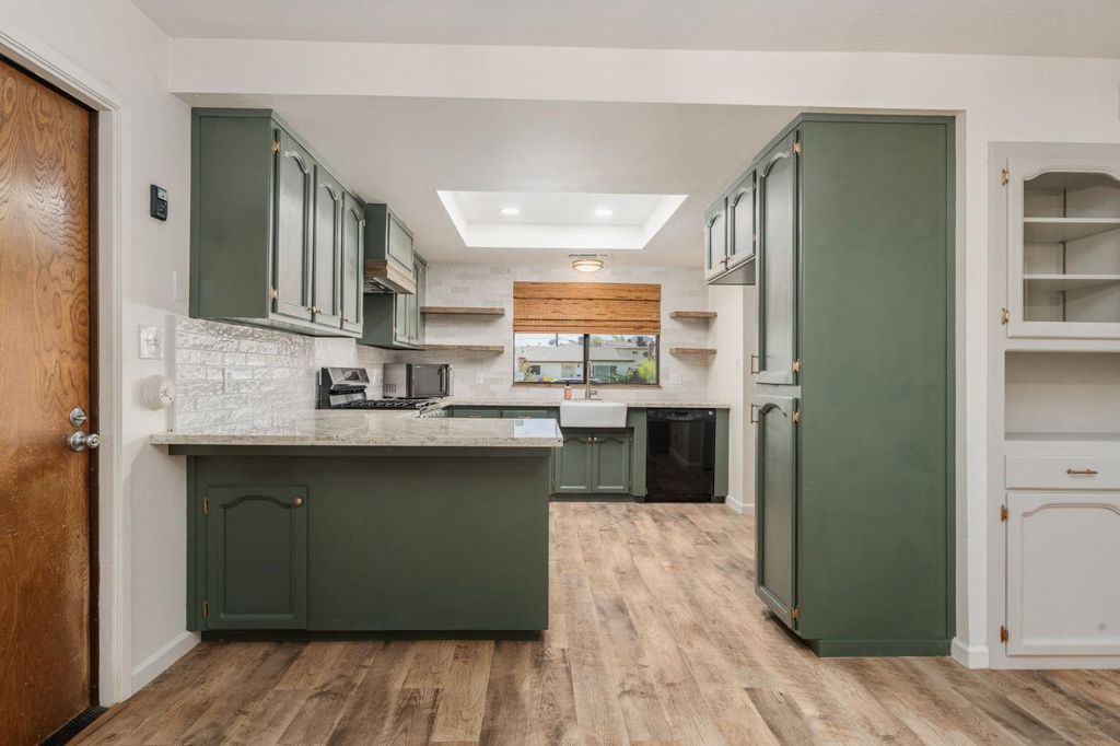 Image 10 of property listing at 2212 Goldridge Street, Selma, CA 93662