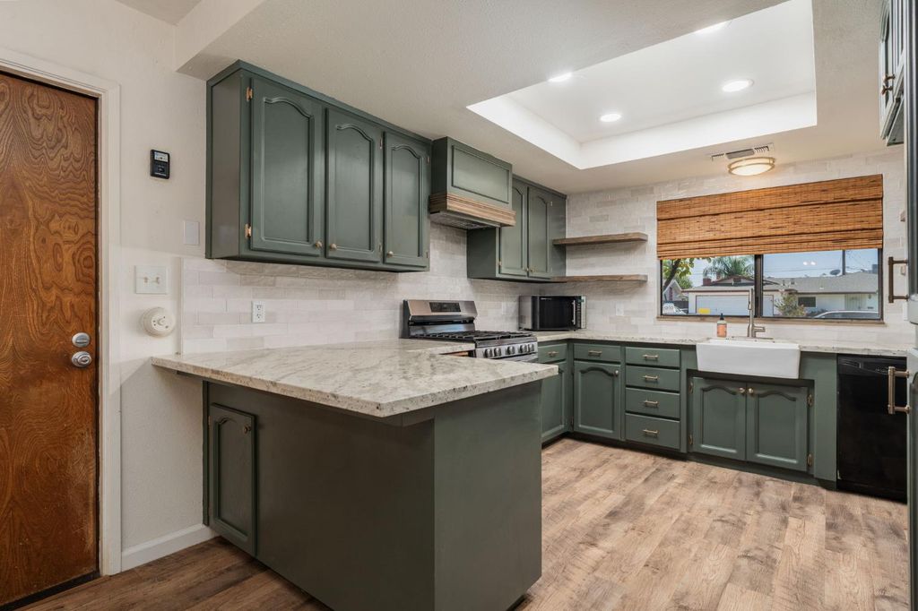 Image 11 of property listing at 2212 Goldridge Street, Selma, CA 93662