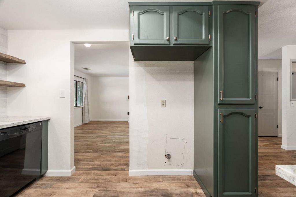 Image 15 of property listing at 2212 Goldridge Street, Selma, CA 93662