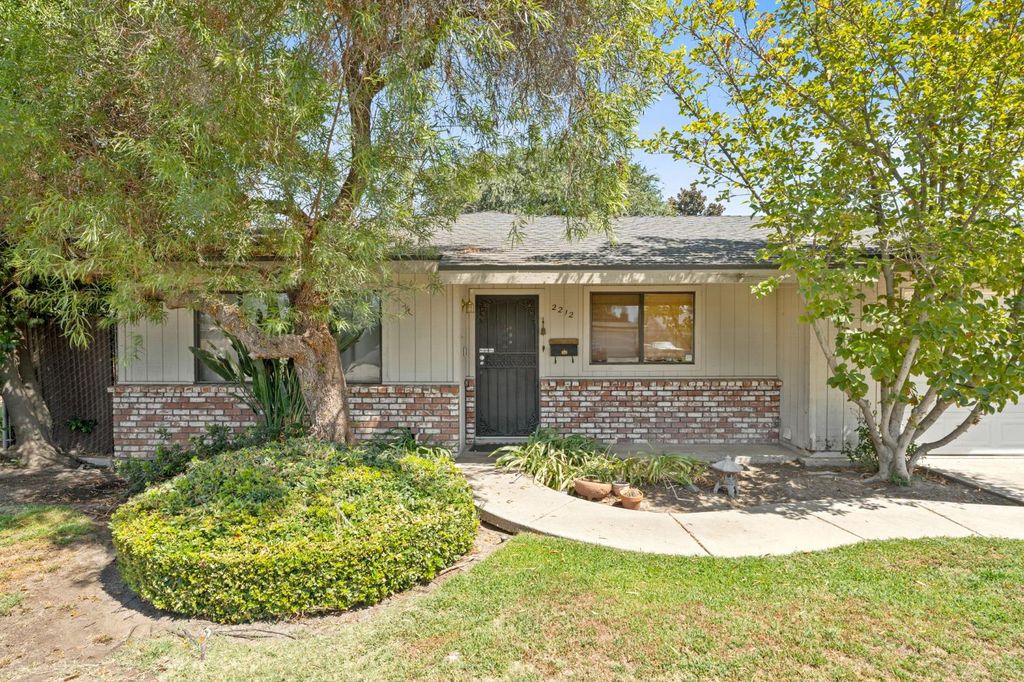 Image 2 of property listing at 2212 Goldridge Street, Selma, CA 93662