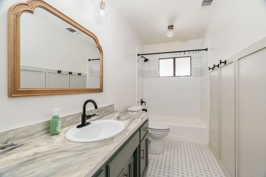 Image 20 of property listing at 2212 Goldridge Street, Selma, CA 93662