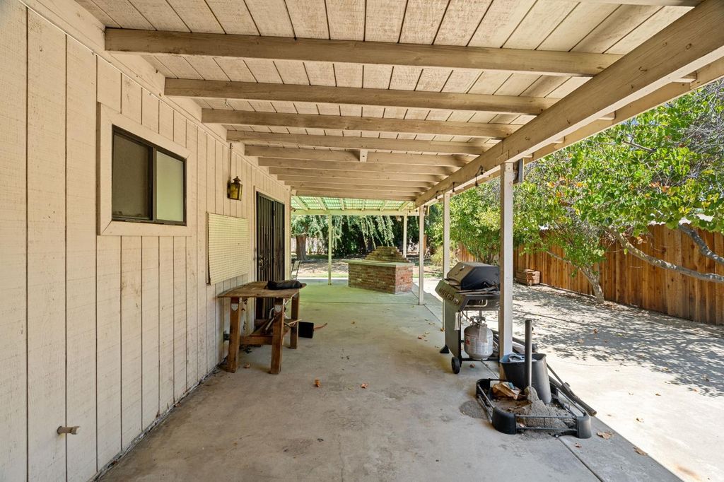 Image 25 of property listing at 2212 Goldridge Street, Selma, CA 93662