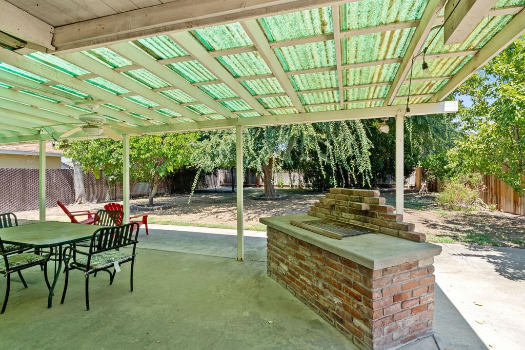 Image 26 of property listing at 2212 Goldridge Street, Selma, CA 93662