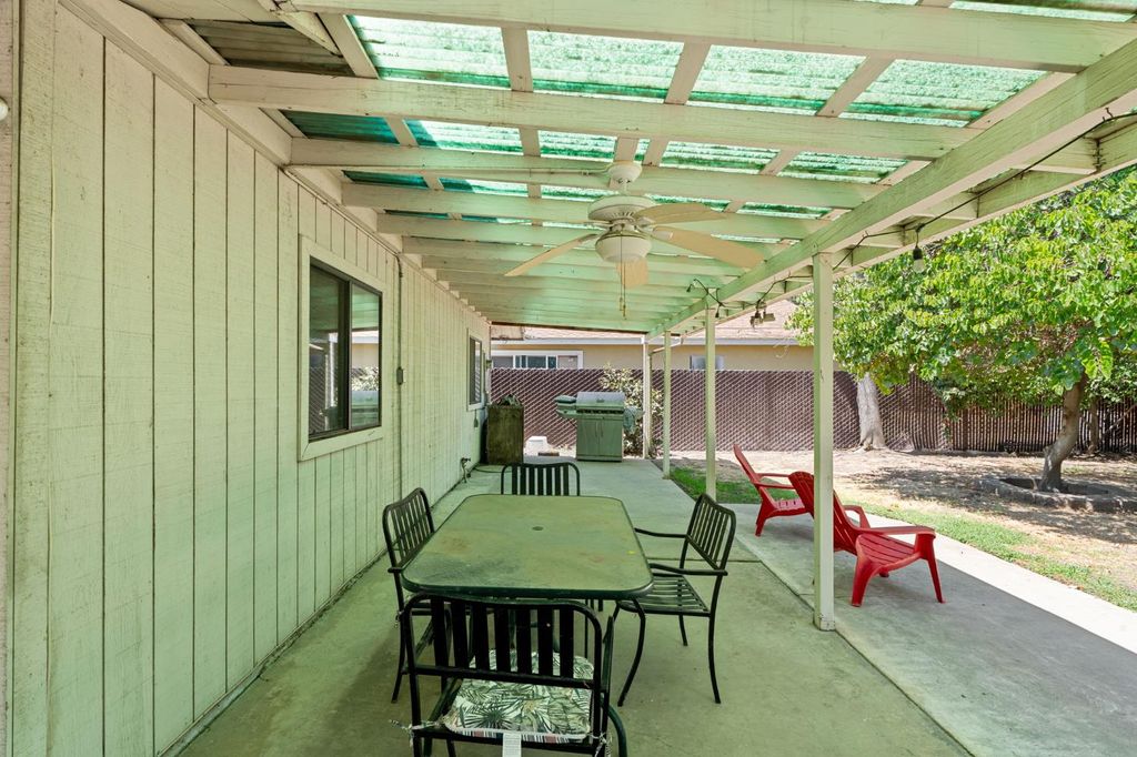 Image 27 of property listing at 2212 Goldridge Street, Selma, CA 93662