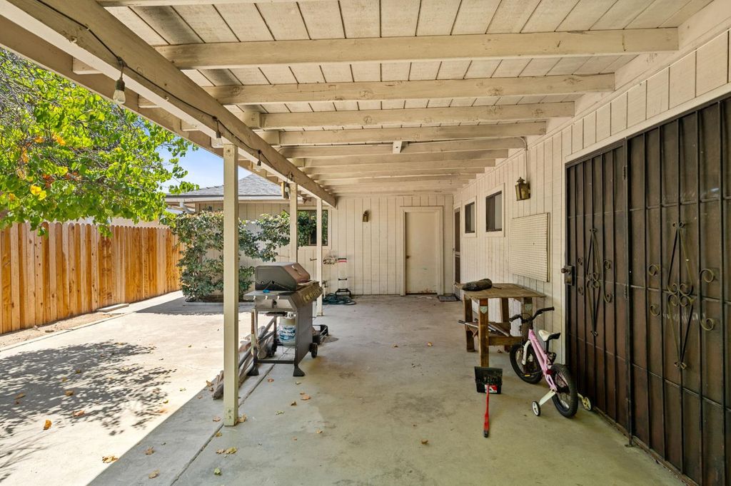 Image 28 of property listing at 2212 Goldridge Street, Selma, CA 93662
