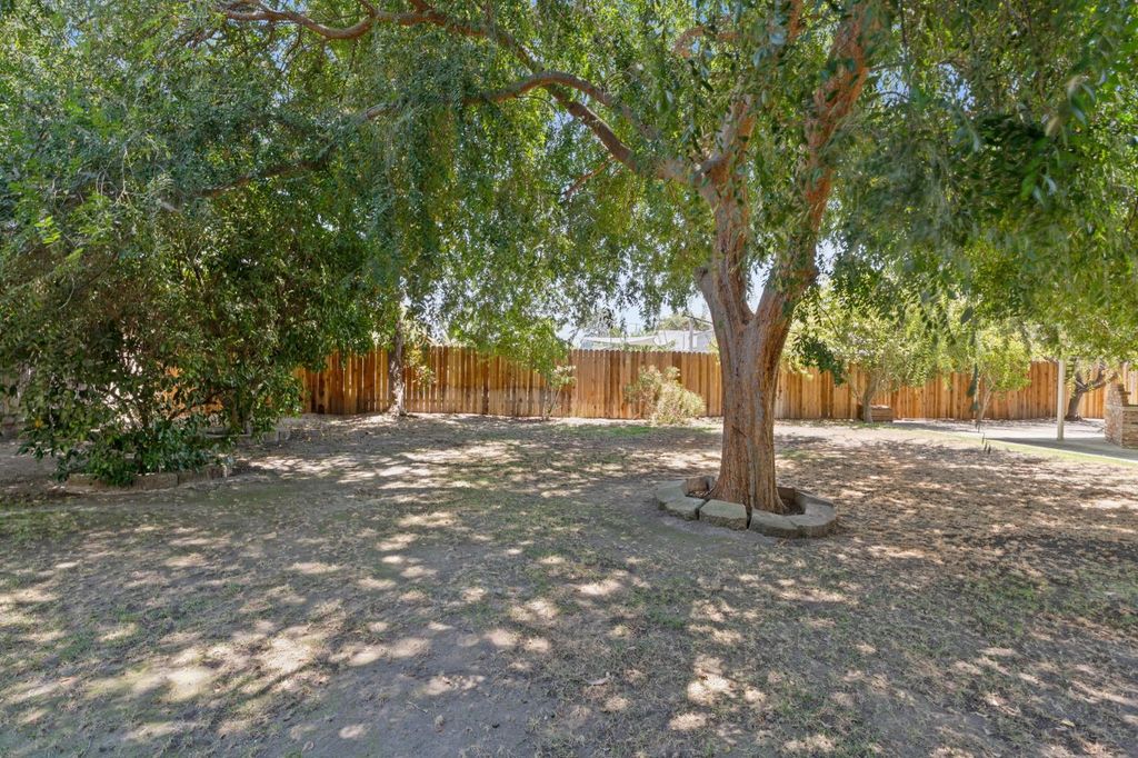 Image 29 of property listing at 2212 Goldridge Street, Selma, CA 93662