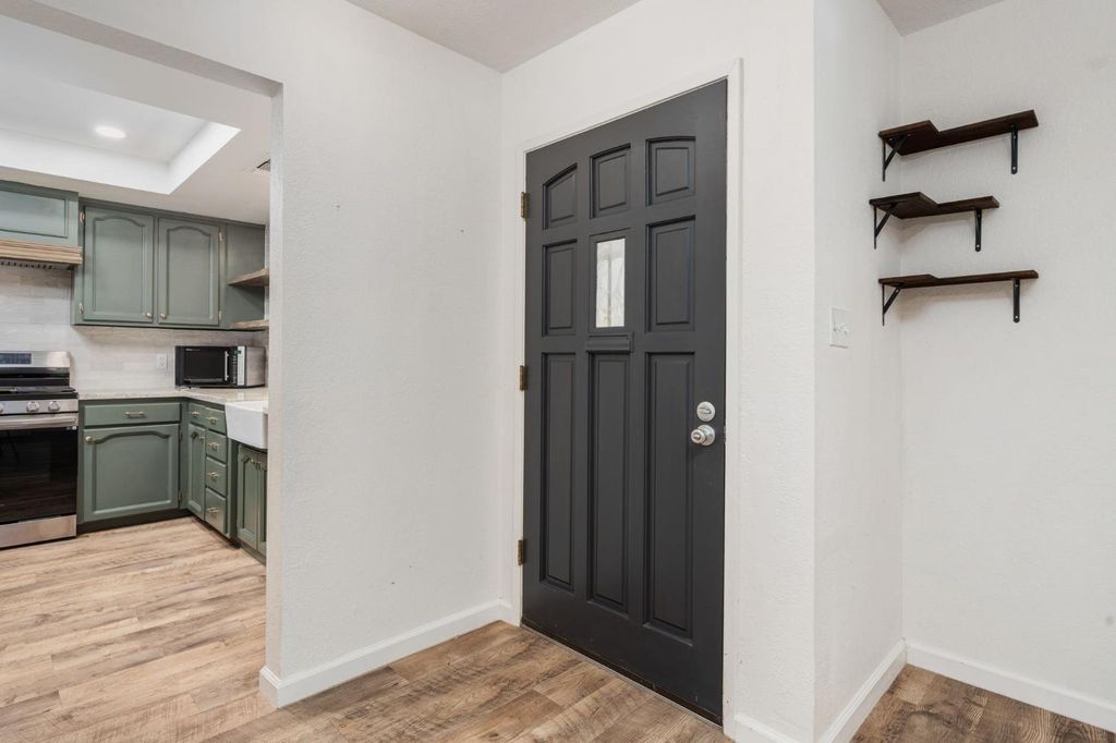 Image 3 of property listing at 2212 Goldridge Street, Selma, CA 93662