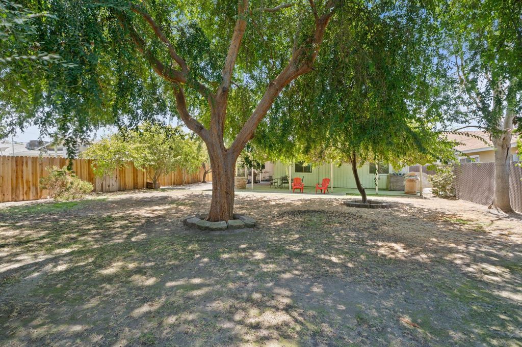 Image 30 of property listing at 2212 Goldridge Street, Selma, CA 93662