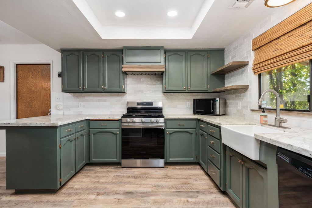 Image 5 of property listing at 2212 Goldridge Street, Selma, CA 93662
