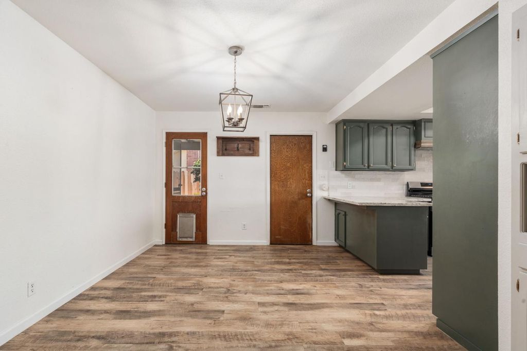 Image 6 of property listing at 2212 Goldridge Street, Selma, CA 93662