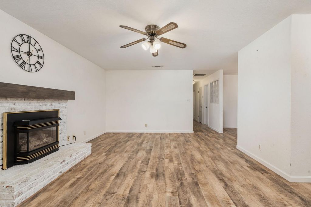 Image 7 of property listing at 2212 Goldridge Street, Selma, CA 93662