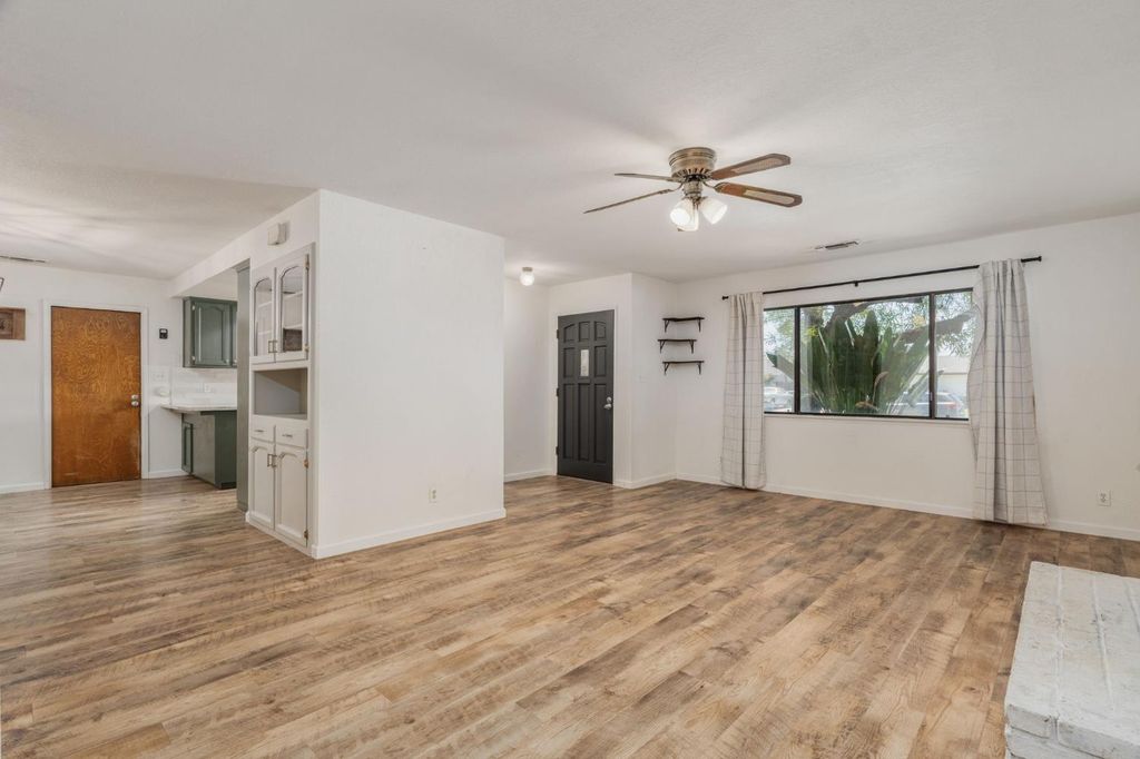Image 9 of property listing at 2212 Goldridge Street, Selma, CA 93662