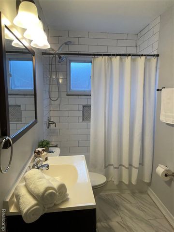 1065 Cloverlawn Boulevard, Lincoln Park, MI 48146