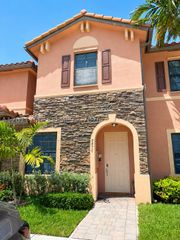 8876 W 35th Way, Hialeah, FL 33018