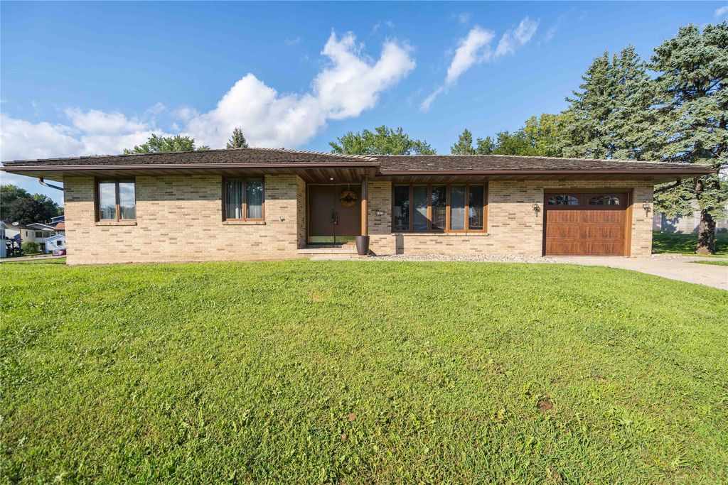 1115 Pleasant Street, Carlisle, IA 50047