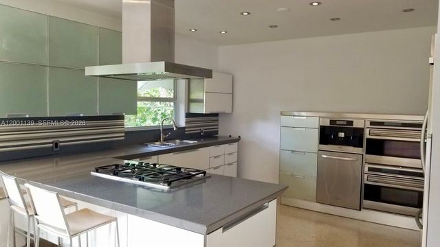 625 93rd St, Surfside, FL 33154