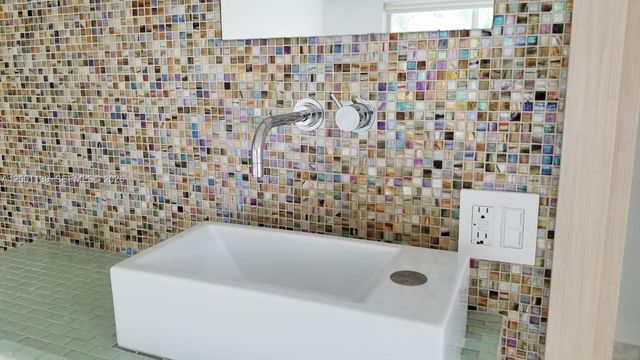 625 93rd St, Surfside, FL 33154