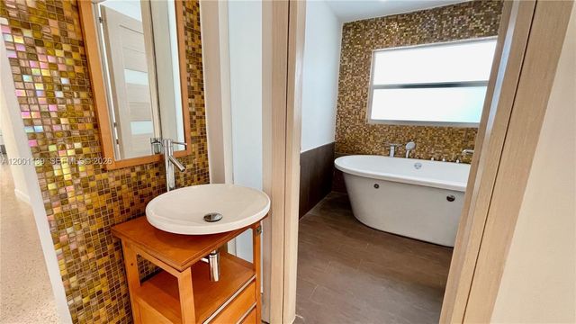 625 93rd St, Surfside, FL 33154