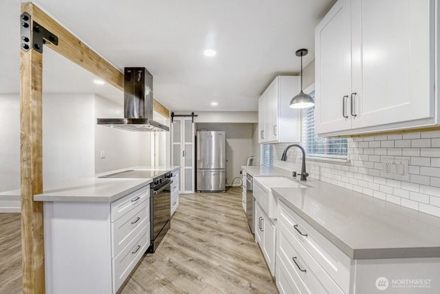 9632 S 216th St, Kent, WA 98031