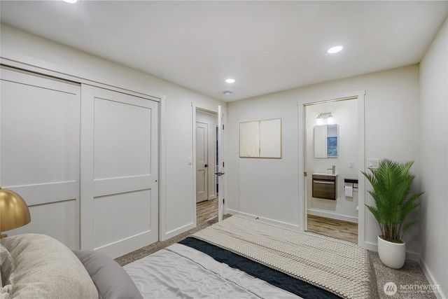 9632 S 216th St, Kent, WA 98031