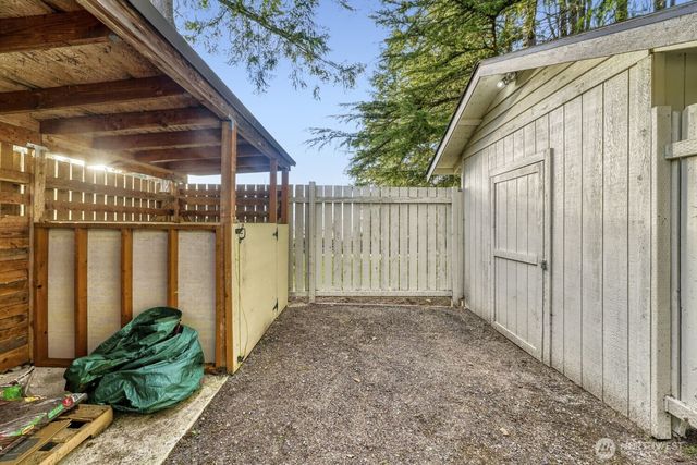 9632 S 216th St, Kent, WA 98031