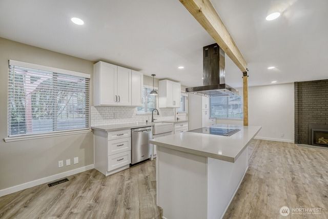 9632 S 216th St, Kent, WA 98031