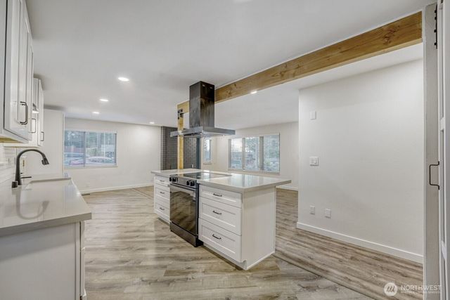 9632 S 216th St, Kent, WA 98031