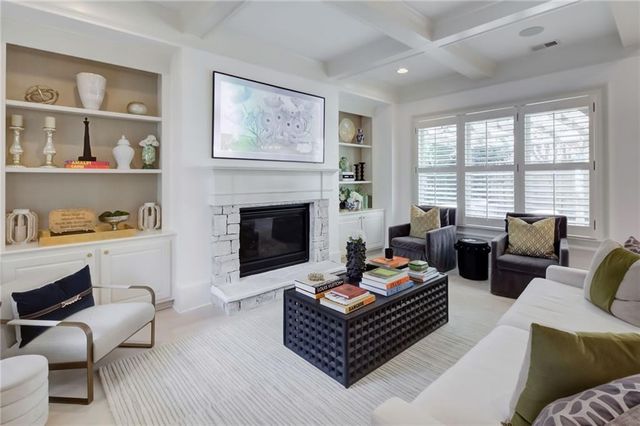 305 Valley Brook Way NE, Atlanta, GA 30342