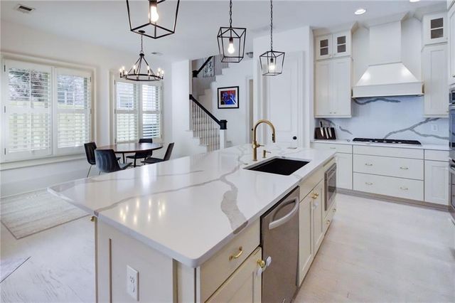 305 Valley Brook Way NE, Atlanta, GA 30342