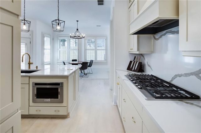 305 Valley Brook Way NE, Atlanta, GA 30342