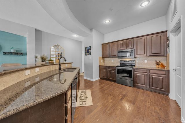 1025 W 10th Street 2105, Fort Worth, TX 76102