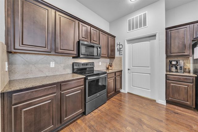 1025 W 10th Street 2105, Fort Worth, TX 76102