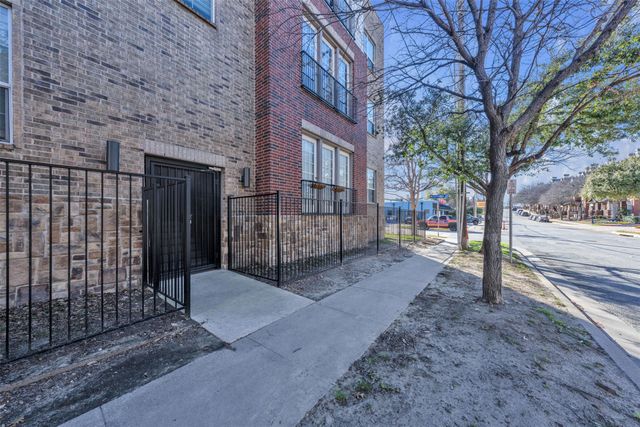 1025 W 10th Street 2105, Fort Worth, TX 76102