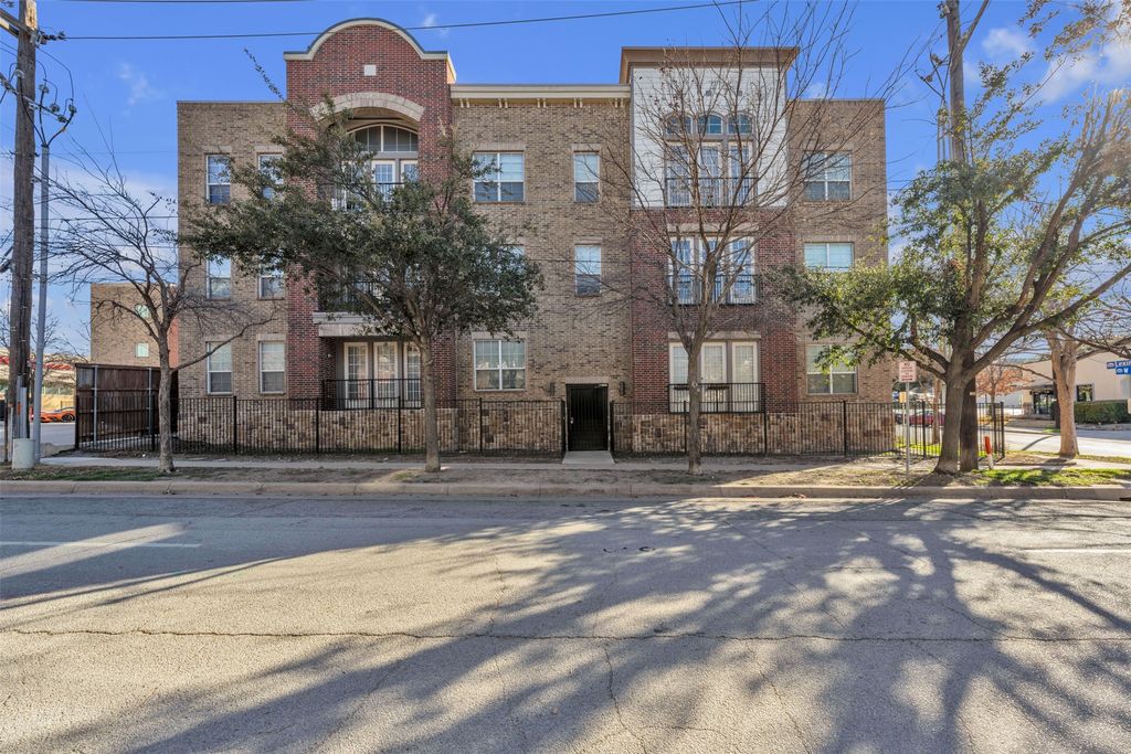 1025 W 10th Street 2105, Fort Worth, TX 76102