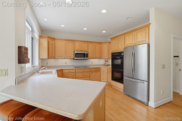 7919 Alta Vista Drive, Hamburg Township, MI 48169