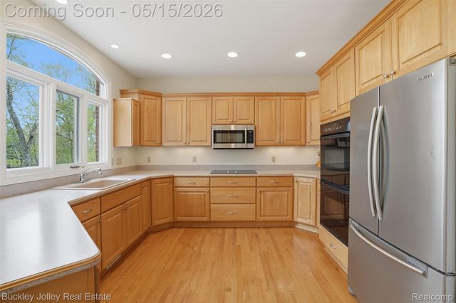 7919 Alta Vista Drive, Hamburg Township, MI 48169