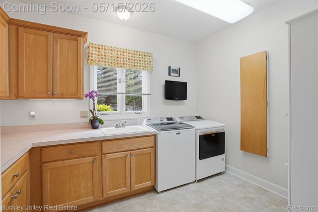 7919 Alta Vista Drive, Hamburg Township, MI 48169