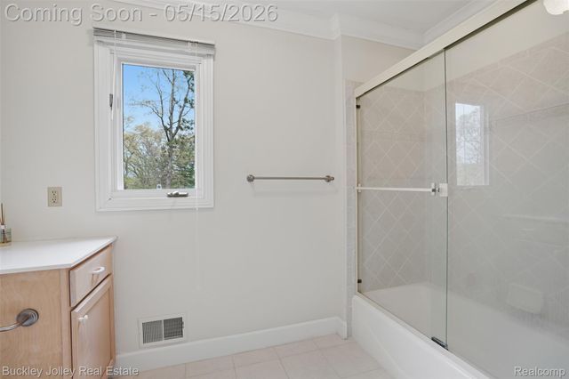 7919 Alta Vista Drive, Hamburg Township, MI 48169
