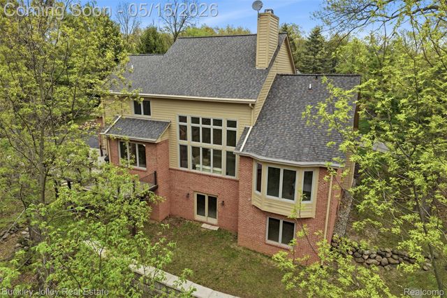 7919 Alta Vista Drive, Hamburg Township, MI 48169