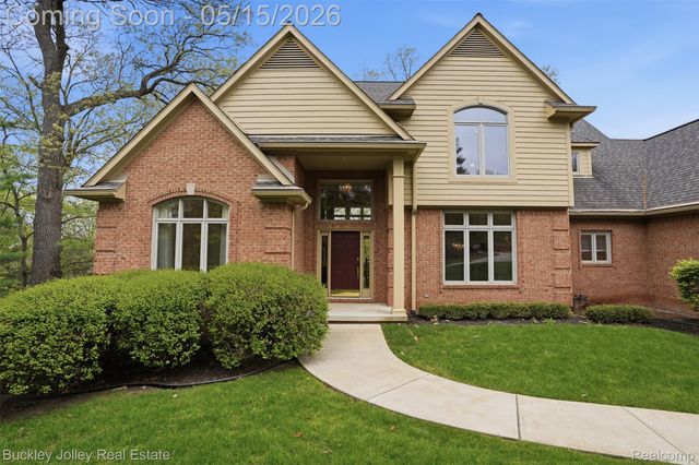 7919 Alta Vista Drive, Hamburg Township, MI 48169