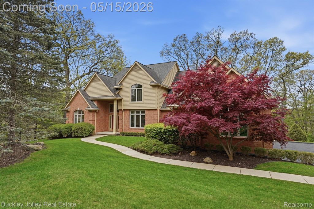 7919 Alta Vista Drive, Hamburg Township, MI 48169