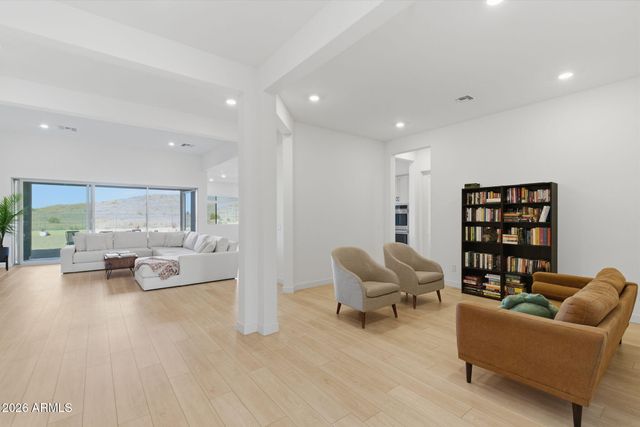 3736 W LODGE Drive, Laveen, AZ 85339