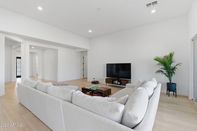 3736 W LODGE Drive, Laveen, AZ 85339