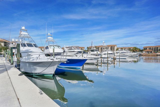 2101 Marina Isle Way 202, Jupiter, FL 33477