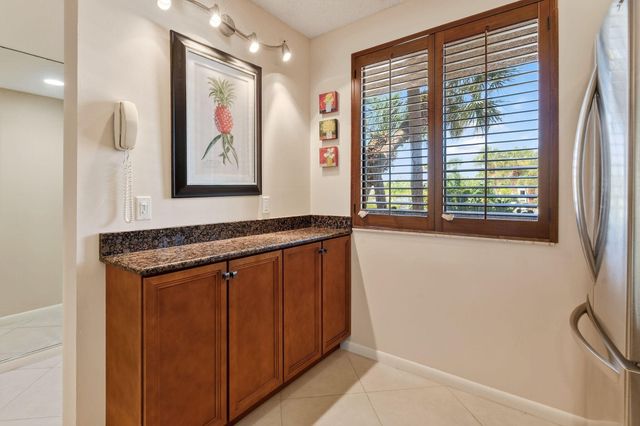 2101 Marina Isle Way 202, Jupiter, FL 33477