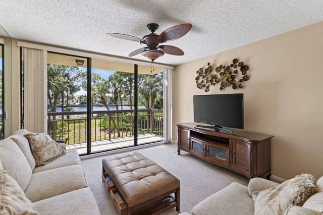2101 Marina Isle Way 202, Jupiter, FL 33477
