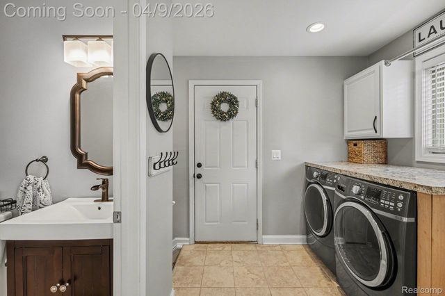 13827 Willow Court, Sterling Heights, MI 48313